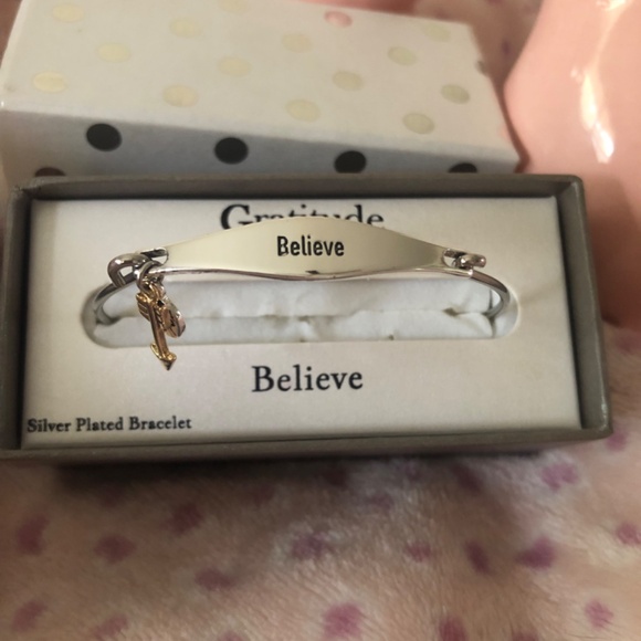 New in box Gratitude and Grace silver plated Believe bracelet - Picture 4 of 5